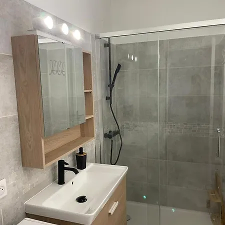 Renovated And Air-conditioned 3 Stars